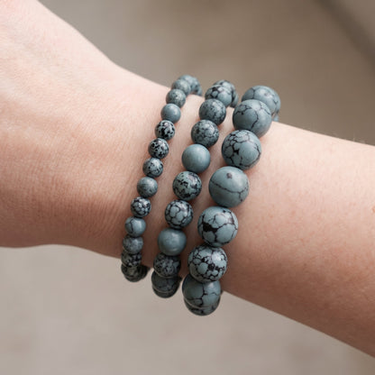 Trois bracelets en turquoise de diamètres différents, portés ensemble au poignet - visuel provisoire